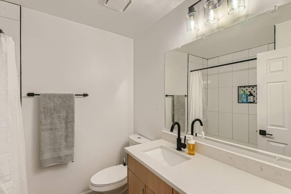 2bd_close To Phx Airport_wi-fi_tvpool+openkitchen Apartment Scottsdale