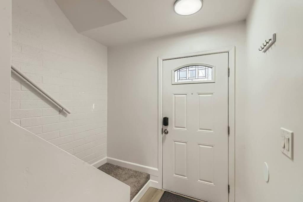 Apartment 2bd_close To Phx Airport_wi-fi_tvpool+openkitchen Scottsdale